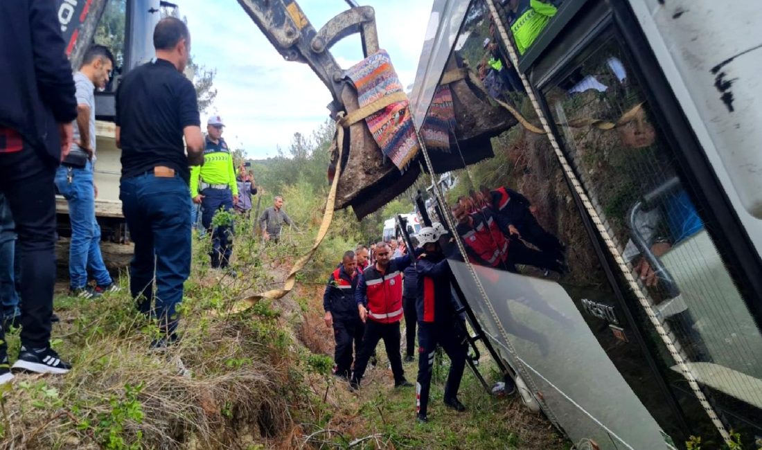 Öğrencileri taşıyan midibüs, yoldan çıktı. Olayın detayları ve yaşananlar hakkında