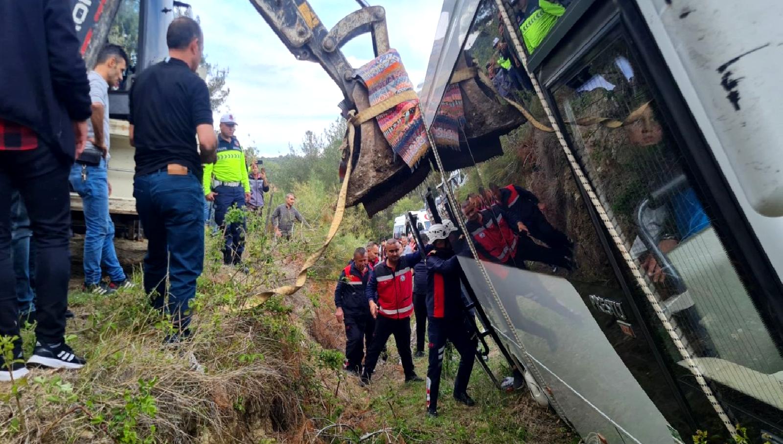 Öğrencileri taşıyan midibüs, yoldan çıktı. Olayın detayları ve yaşananlar hakkında