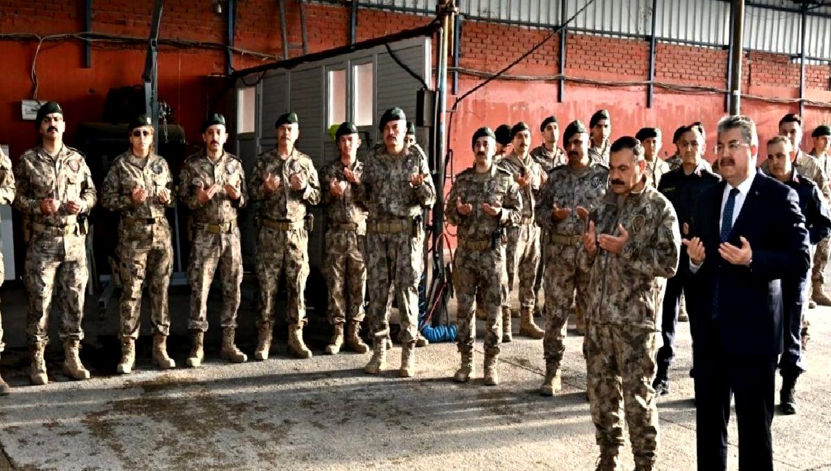 Özel Harekat Polislerine veda ve teşekkür töreniyle onların hizmetleri anılıyor.