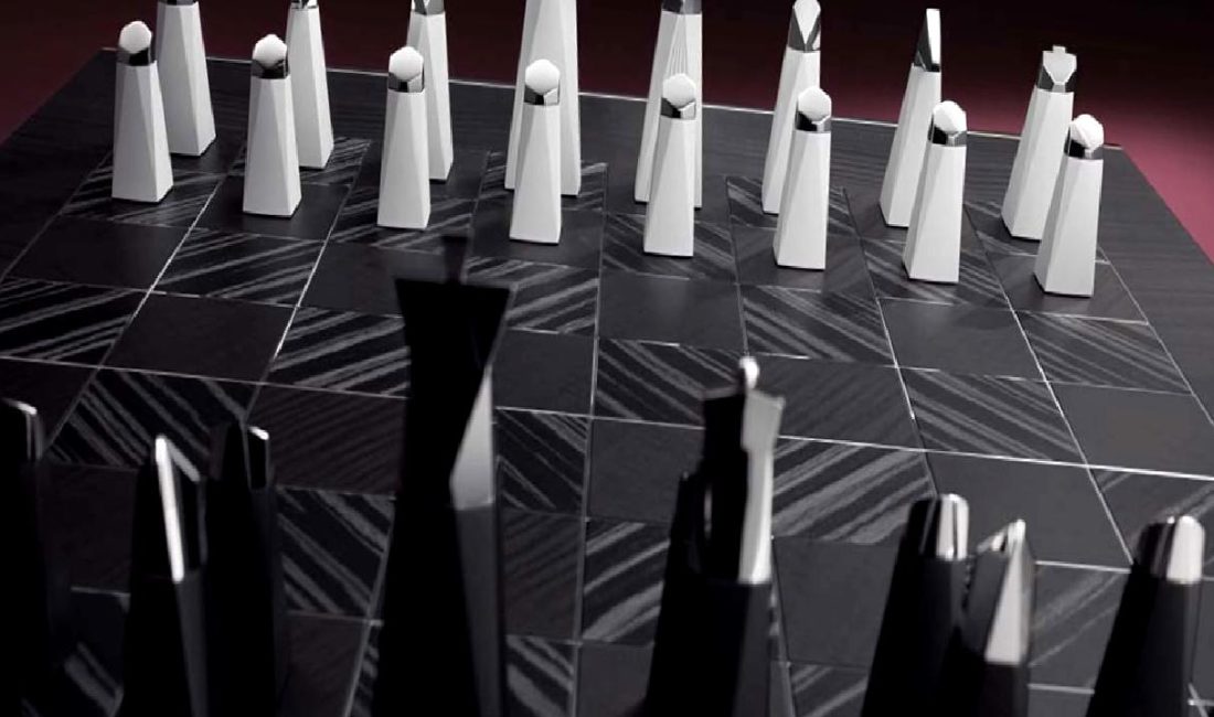 Rolls-Royce, zarif işçilik ve lüks detaylarla tasarlanan özel satranç setini