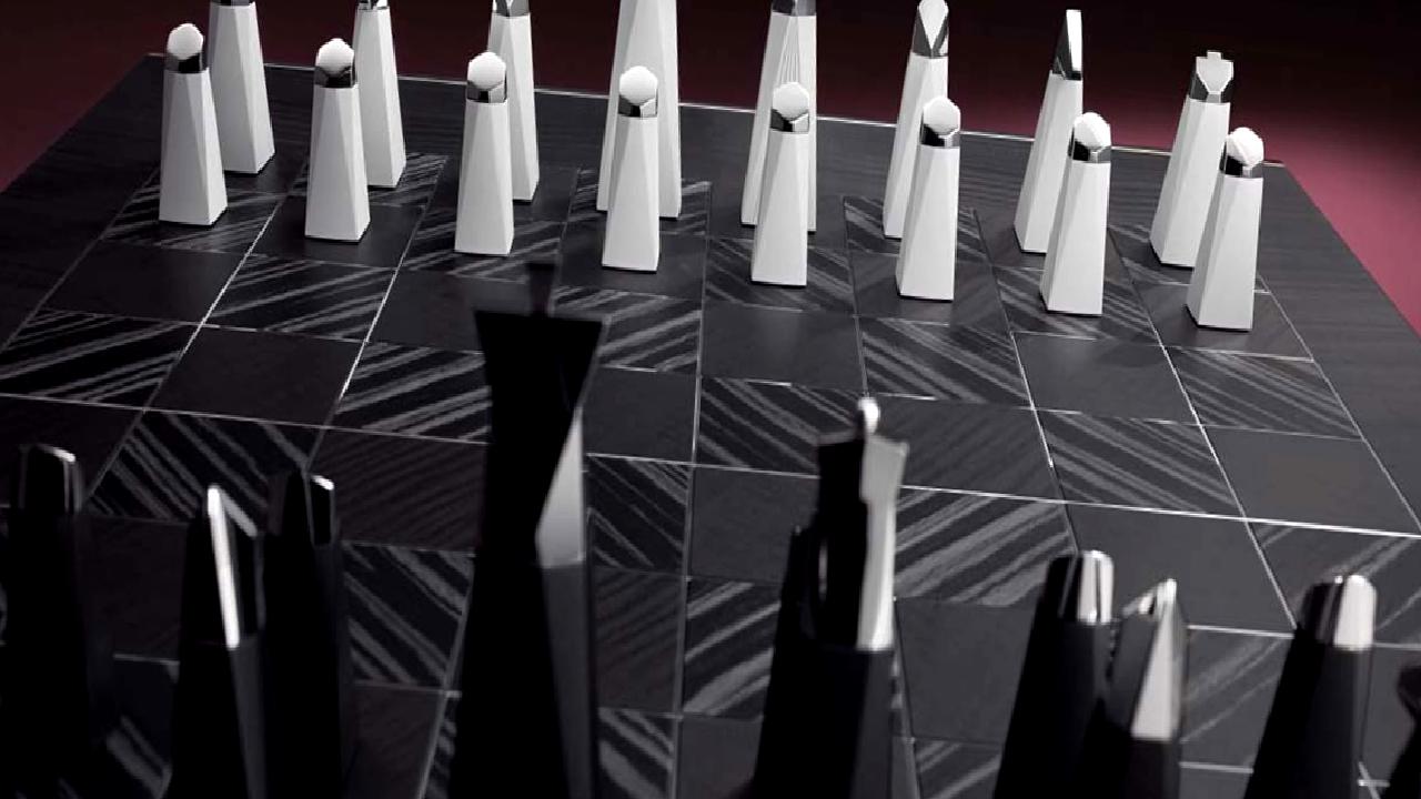 Rolls-Royce, zarif işçilik ve lüks detaylarla tasarlanan özel satranç setini