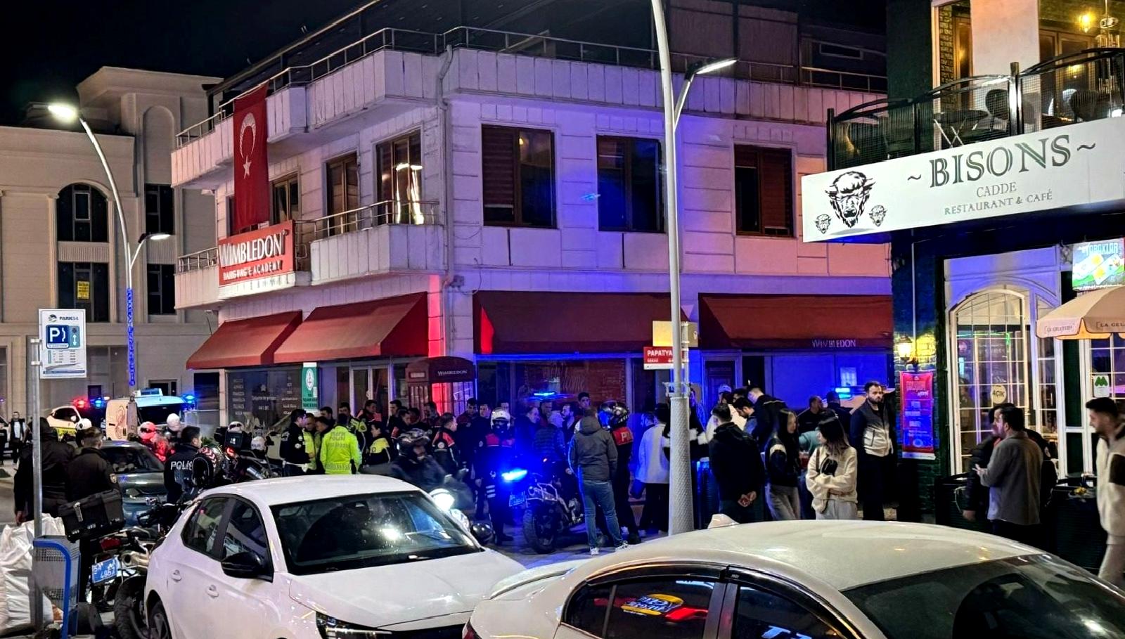 Sakarya'da bir kafeye düzenlenen silahlı saldırıda işletmeci bıçaklandı. Olayın detayları