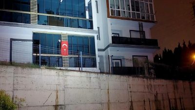 Serdivan'da bina güvenlik riskleri ve tahliye çalışmaları hakkında detaylı bilgi.