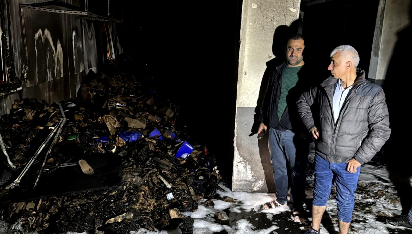 Siirt'te bir terlik fabrikasında çıkan yangın, bölgedeki yangın söndürme ekiplerinin