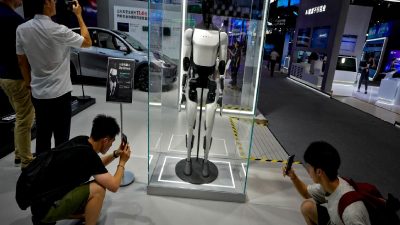 Tesla ve Optimum Robotlar hakkında en güncel gelişmeler, yenilikler ve