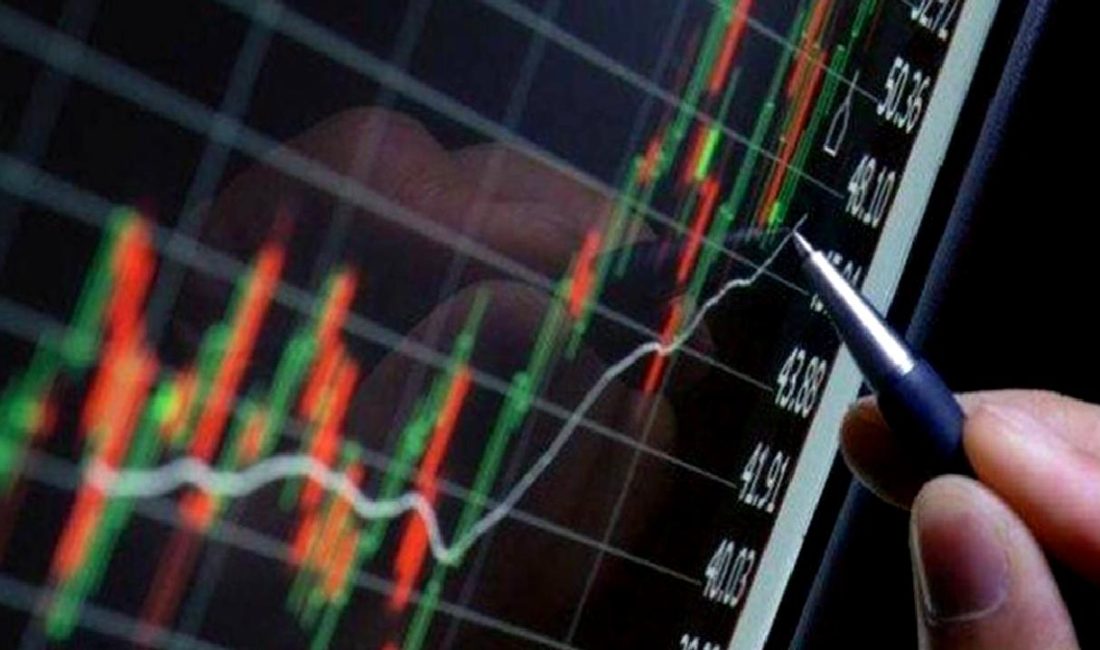 Trump’ın Gümrük Tarifeleri Dünya Piyasalarını Sarstı Trump'ın gümrük tarifeleri, dünya piyasalarında büyük dalgalanmalara yol açtı. Ekonomik