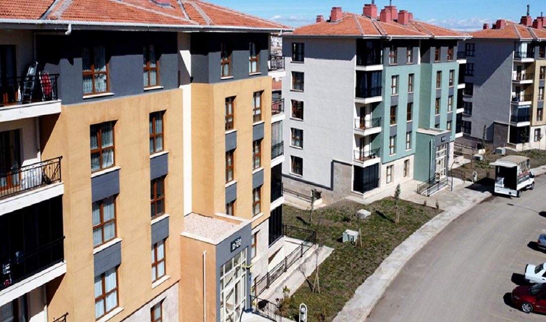 Türkiye’de Konut Sektöründe Arz ve Talep Dengesizliği Derinleşiyor Türkiye'de konut sektöründe arz ve talep dengesizliği artıyor. Uzman analizleri