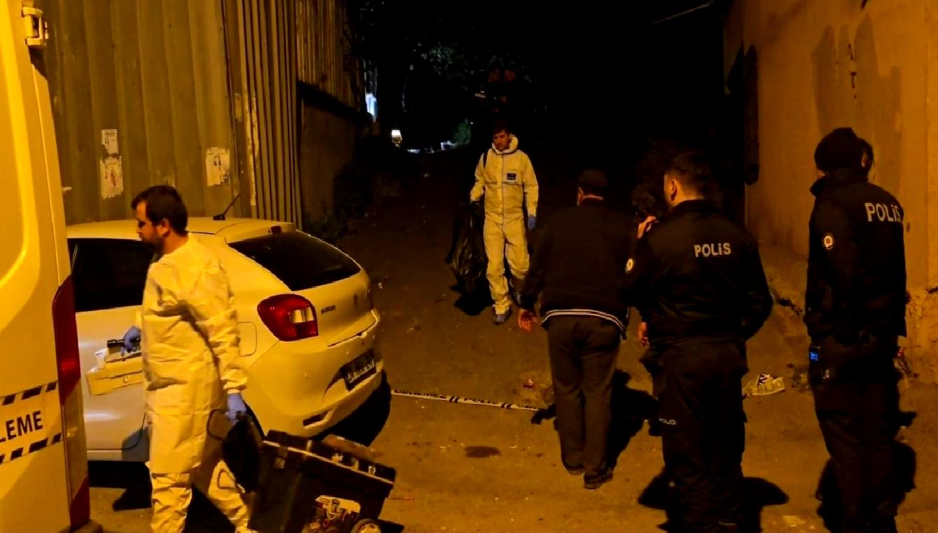 Ümraniye'de meydana gelen şok olayda kadın sokak ortasında vuruldu ve