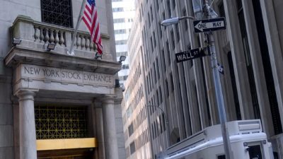 Wall Street'de düşüşler sürüyor. Piyasalardaki dalgalanmalar ve ekonomik veriler hakkında