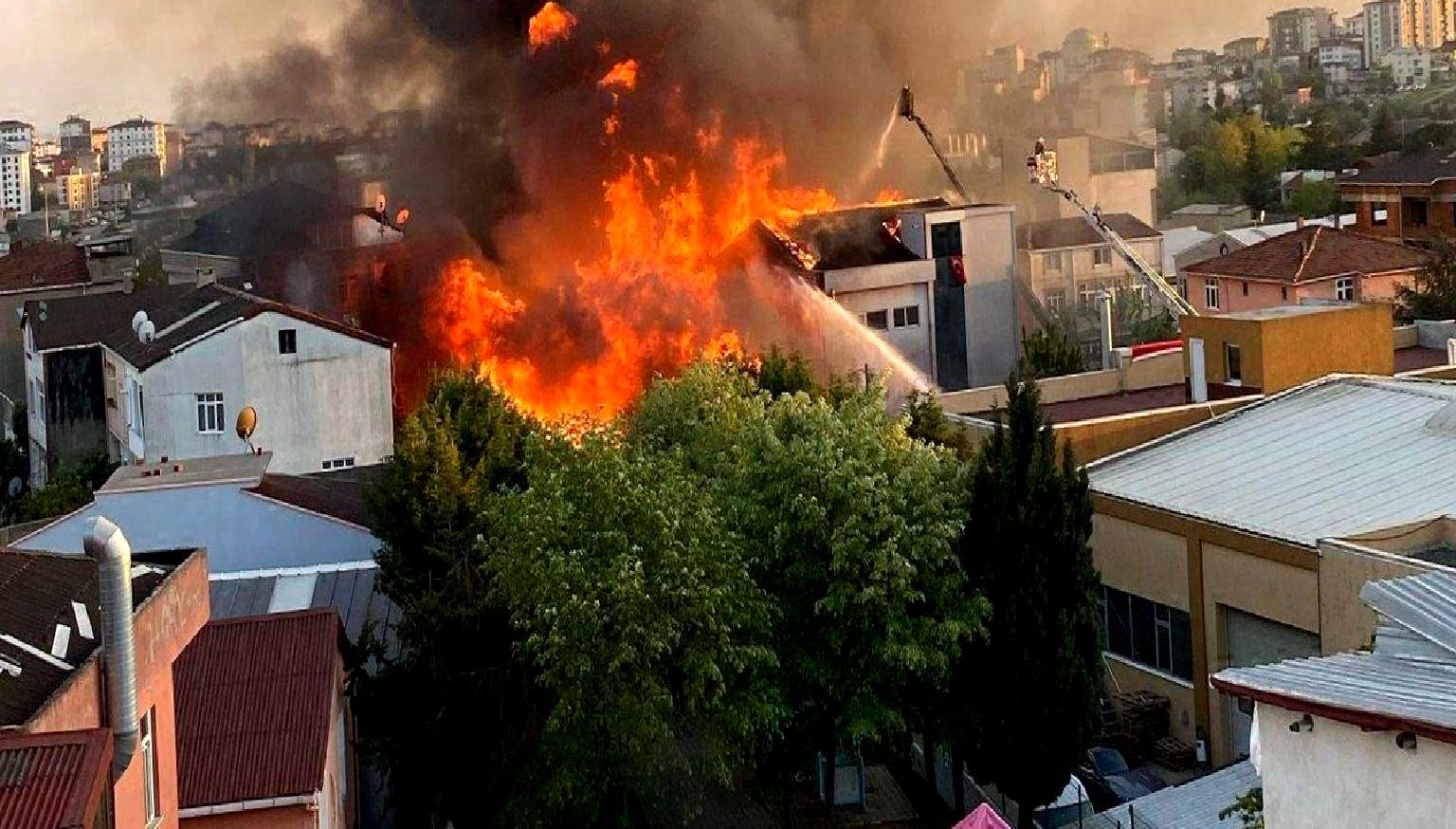 Palet fabrikasında çıkan yangın kontrol altına alındı. Güncel yangın haberleri