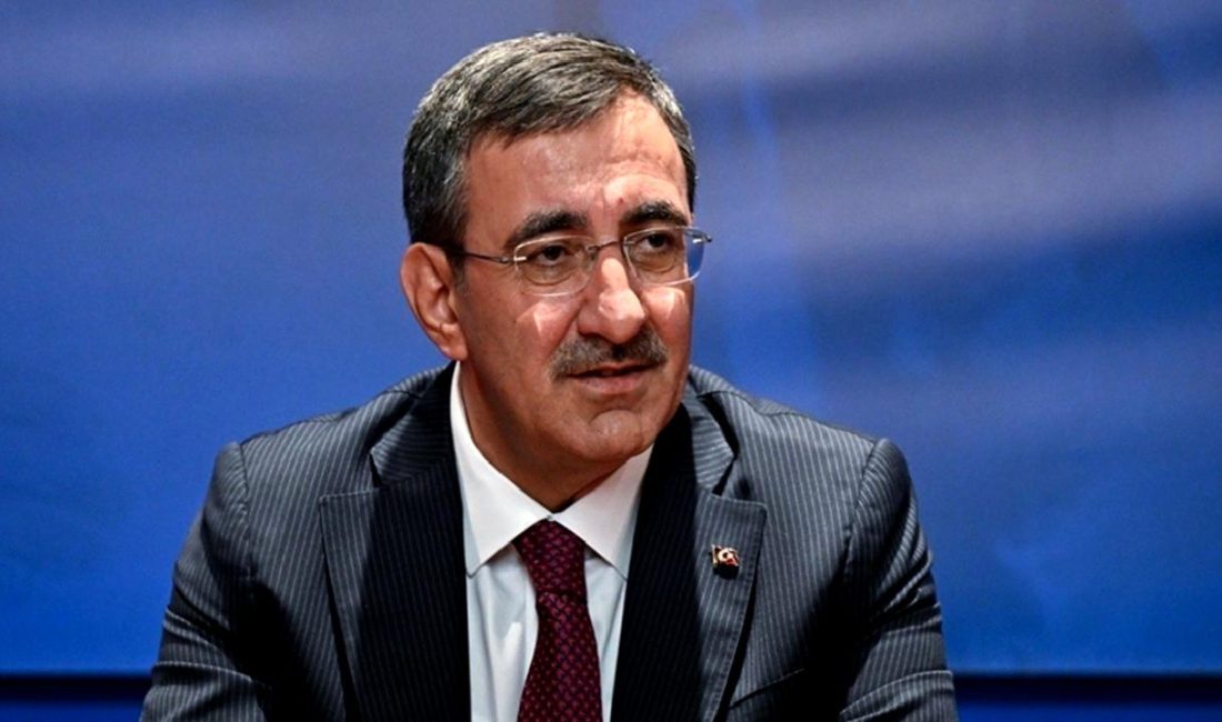 Yılmaz’dan YASED Başkanı Tolga Demirözü’ne Tebrik Ziyareti Yılmaz, YASED Başkanı Tolga Demirözü'nü tebrik ziyaretinde bulundu. İş dünyasındaki