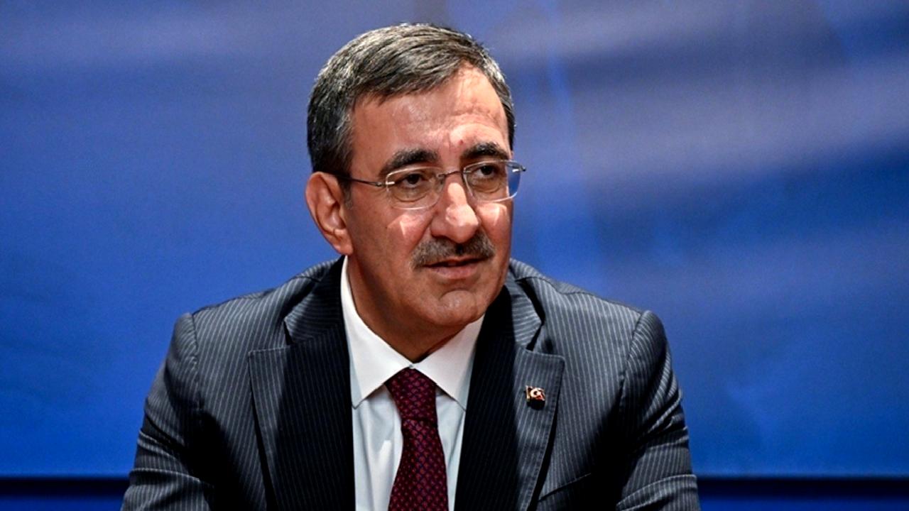 Yılmaz, YASED Başkanı Tolga Demirözü'nü tebrik ziyaretinde bulundu. İş dünyasındaki