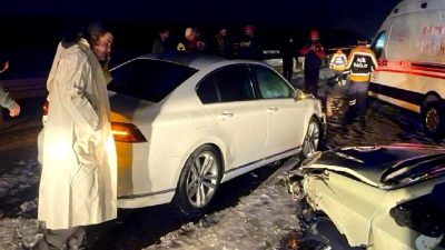 Zincirleme trafik kazasında 12 araç çarpıştı, 10 kişi yaralandı. Olayın