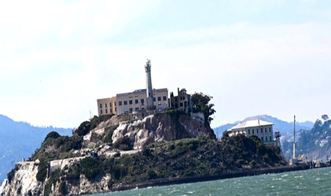 ABD Başkanı Donald Trump’tan Alcatraz Hapishanesi’nin Yeniden Açılması Talimatı ABD Başkanı Donald Trump'tan Alcatraz Hapishanesi'nin yeniden açılması talimatı ile