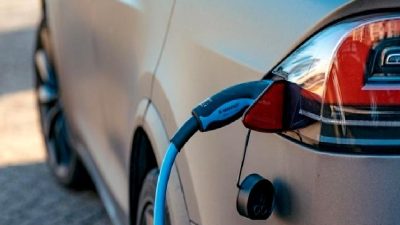 ABD'de elektrikli otomobil politikalarındaki son gelişmeler ve Çin'le rekabet stratejileri