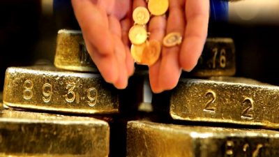 Altın fiyatlarındaki yükselişi ve uzman görüşlerini keşfedin. Güncel analizler ve