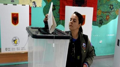 Arnavutluk'ta genel seçimler ve seçmenlerin heyecan dolu anları, siyasi gelişmeler