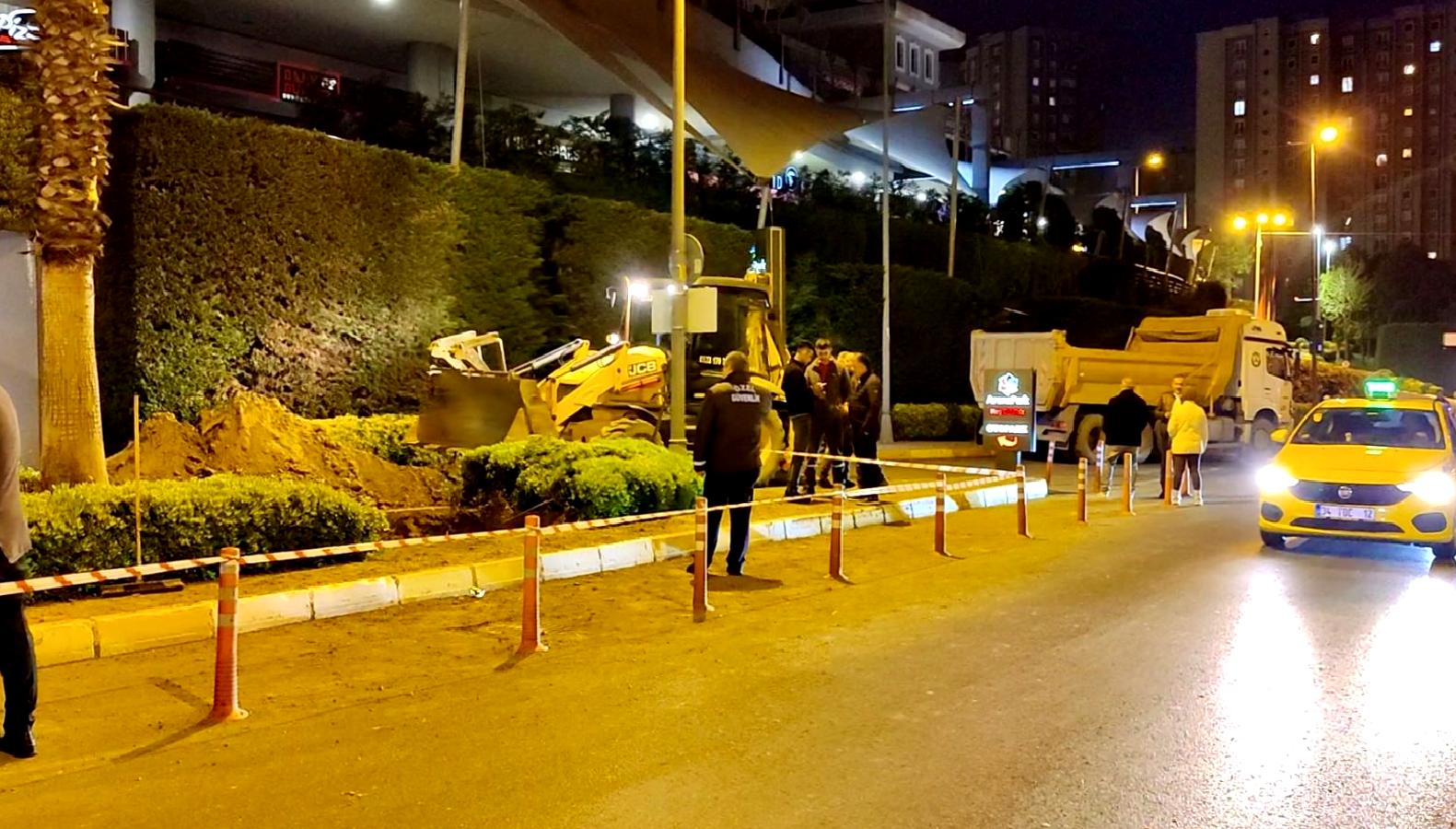 Atakent Mahallesi'nde doğal gaz borusu kırılması paniğe neden oldu. Olay