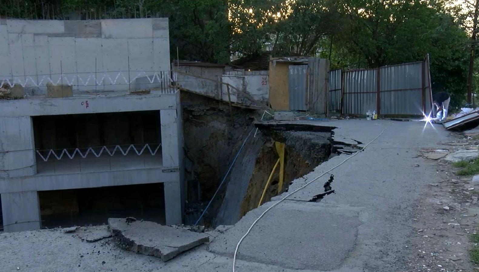 Bağlarbaşı Mahallesi'nde yol çökmesi ve doğal gaz hattı hasarını detaylarıyla