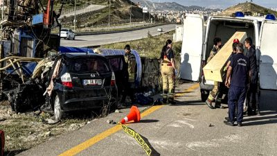 Bağlıca Mahallesi'nde yaşanan korkutucu kaza sonucu 2 kişi hayatını kaybetti.