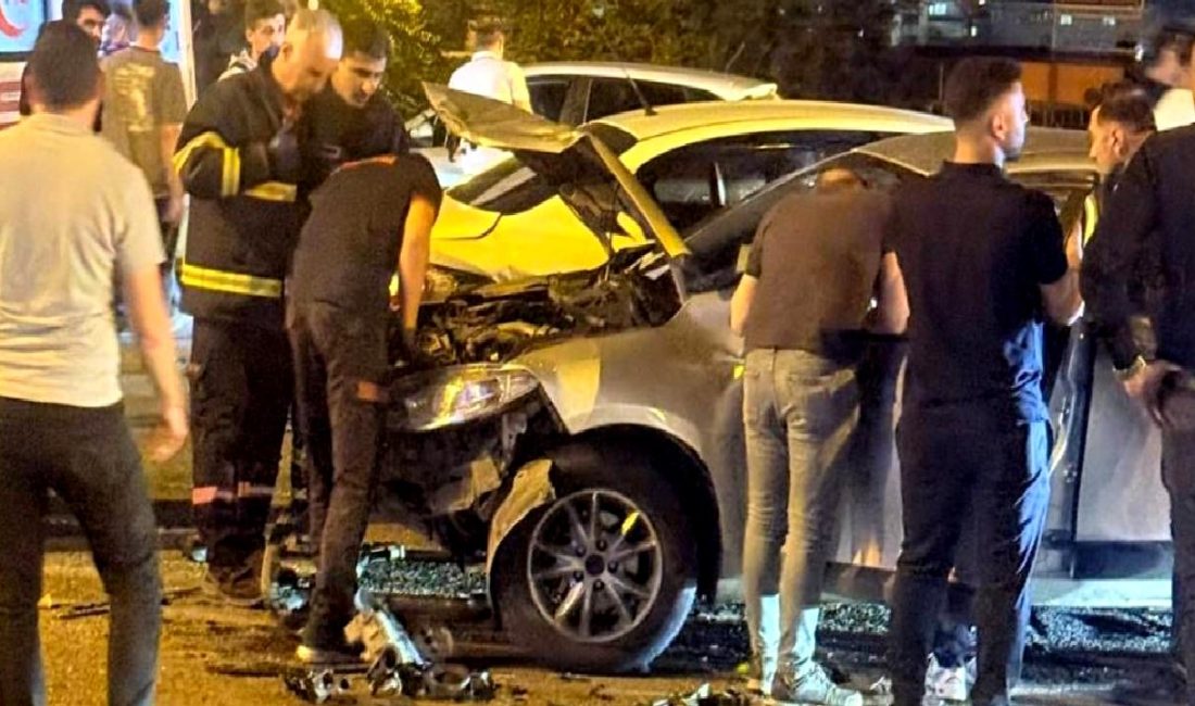 Batman-Siirt Çevre Yolunda Trafik Kazası: 4 Yaralı Batman-Siirt çevre yolunda meydana gelen trafik kazasında 4 kişi yaralandı.