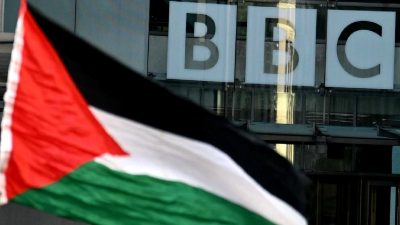 BBC'nin Portland Place Merkezi önünde gerçekleşen Filistin protestosunu ve detaylarını