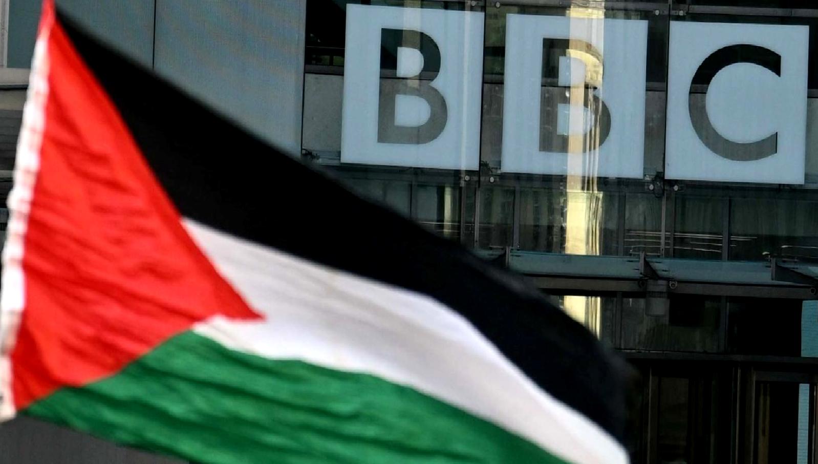 BBC'nin Portland Place Merkezi önünde gerçekleşen Filistin protestosunu ve detaylarını