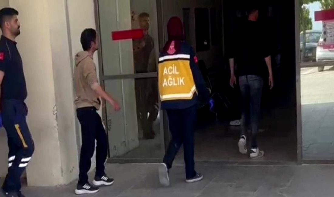 Besni'de çıkan kavga bıçak darbeleriyle sona erdi. Olayda üç kişi
