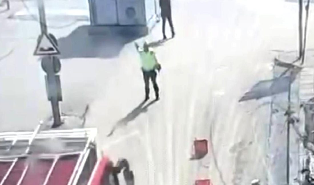 CHP Genel Başkan Yardımcısı Burhanettin Bulut’un Otobüs Şoförü Hakkındaki Sosyal Medya Paylaşımları CHP Genel Başkan Yardımcısı Burhanettin Bulut'un otobüs şoförü hakkında sosyal