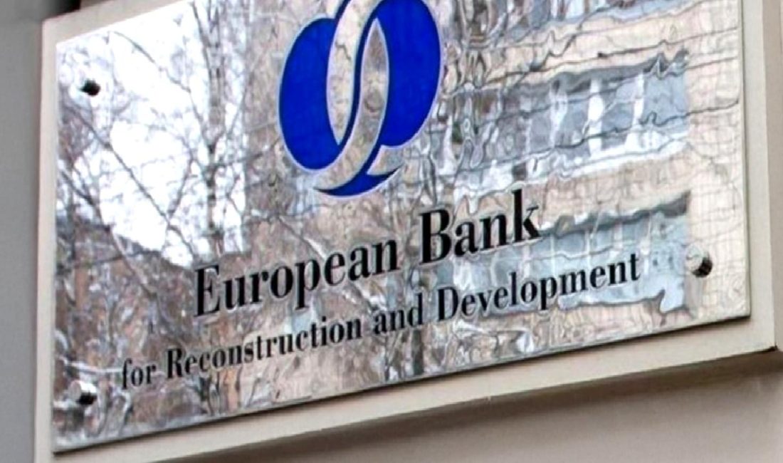 EBRD Türkiye Ekonomisi İçin 2025 Büyüme Tahminlerini Güncelledi EBRD, 2025 için Türkiye'nin ekonomik büyüme tahminlerini güncelledi. Güncel analizler