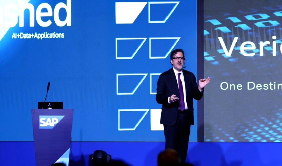 İş Dünyasında Yapay Zekanın Gücüyle Dönüşüm Rüzgarları İş dünyasında yapay zekanın gücüyle dönüşüm ve yeniliklere ulaşın. İşinizi