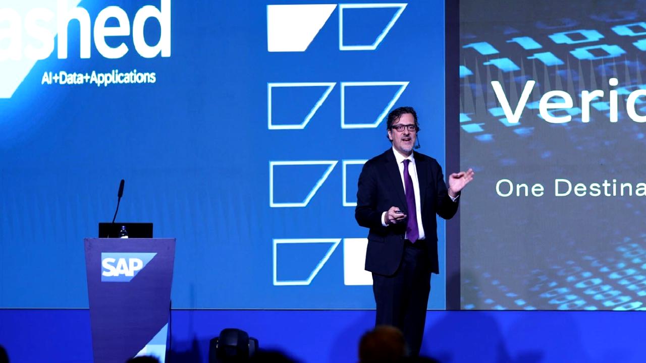 İş dünyasında yapay zekanın gücüyle dönüşüm ve yeniliklere ulaşın. İşinizi