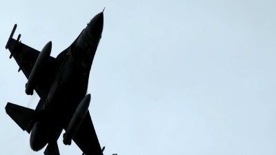 İsrail F-16 savaş uçağında teknik arıza ve güvenli bomba indirme
