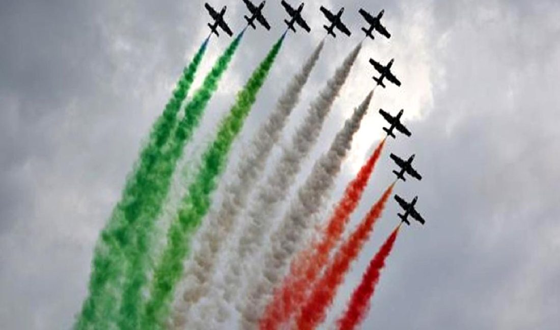 İtalya’da Gösteri Uçuşu Sırasında Facianın Eşiğinden Dönüldü İtalya'da gösteri uçuşu sırasında yaşanan facianın eşiğinden dönüldü. Güvenlik önlemleri