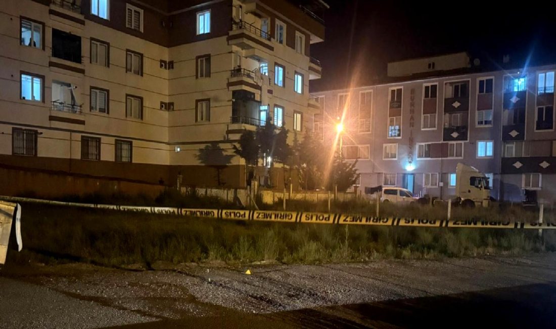 Kapaklı’da Aile İçi Silahlı Çatışma: Bir Ölü, Bir Yaralı Kapaklı'da aile içi silahlı çatışma sonucu 1 kişi hayatını kaybetti,