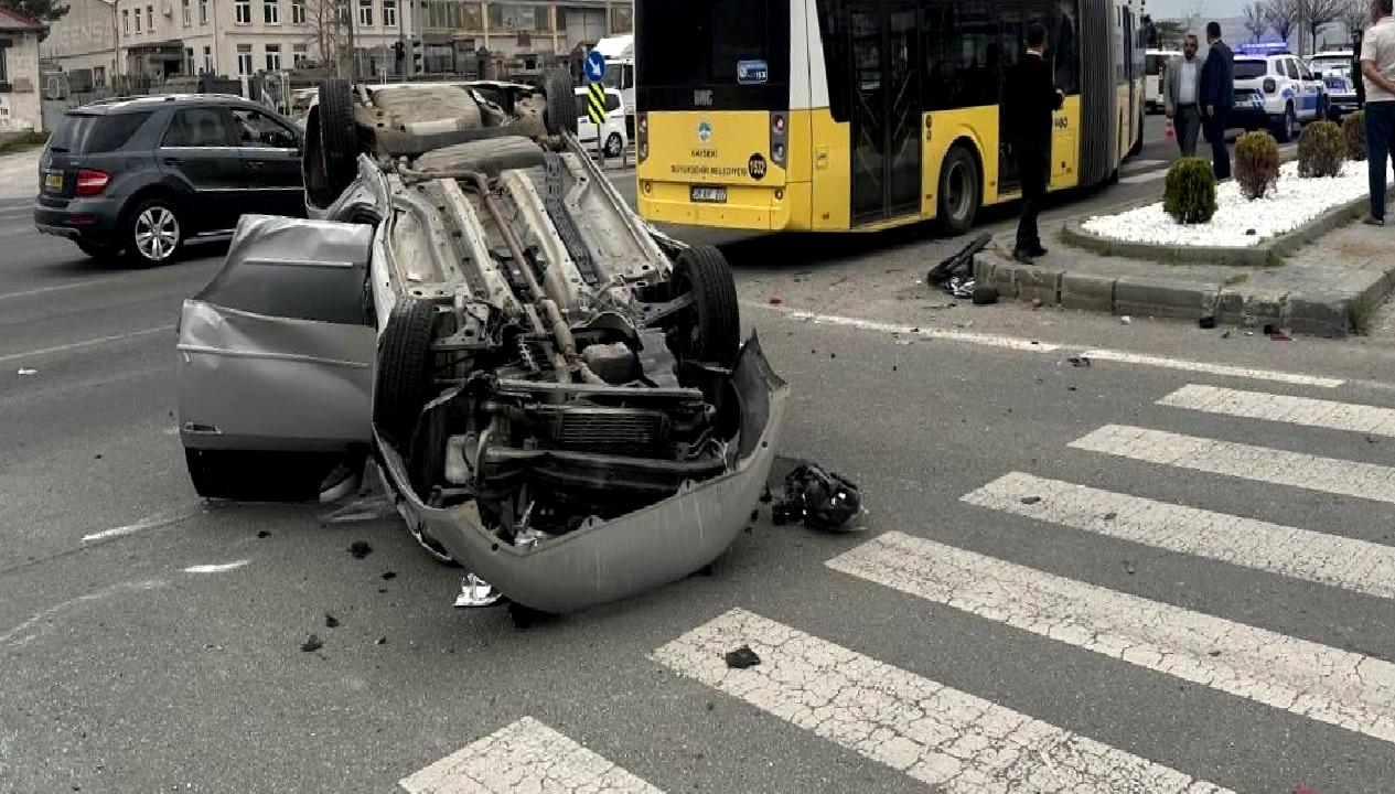 Kayseri Kocasinan'da otobüs ve otomobil çarpışması sonucu meydana gelen yaralanmalar