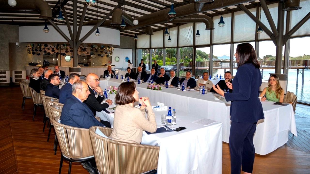 Küresel ısınma ve sürdürülebilir turizmin geleceği için yol haritalarını keşfedin,