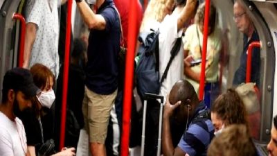 Londra'da elektrik kesintisi nedeniyle metro hizmetleri aksadı. Güncel gelişmeler ve