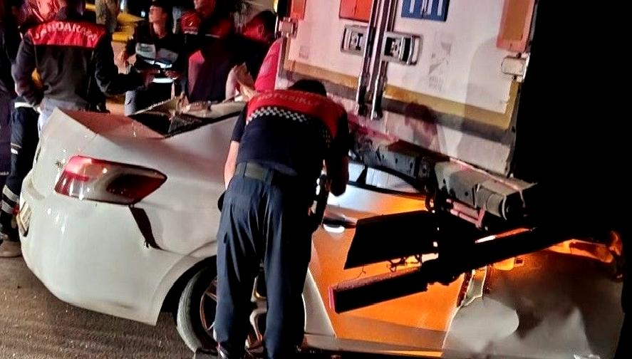 Mersin-Antalya D-400 karayolunda meydana gelen feci kazada 2 kişi hayatını