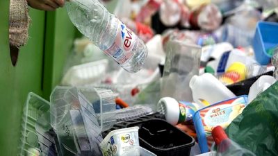 Mikroplastiklerin insan beynine ve sağlığa olan tehlikeli etkilerini keşfedin. Güncel