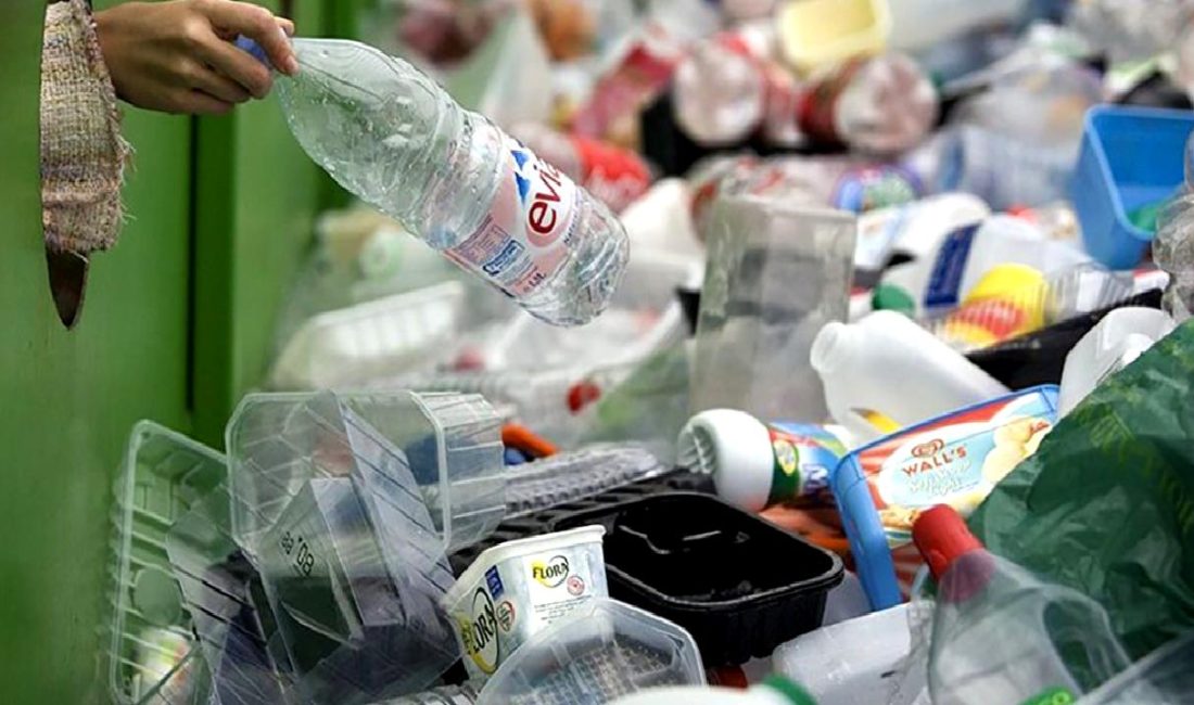 Mikroplastiklerin İnsan Vücudundaki Yeni Tehdidi: Beyni de Etkiliyor Mikroplastiklerin insan vücudundaki etkileri ve beyin üzerindeki potansiyel tehlikeleri hakkında