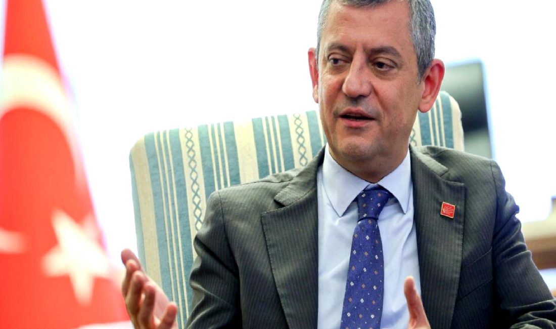 PKK'nın kendini feshettiğini ilan etmesi üzerine CHP lideri Özgür Özel'den