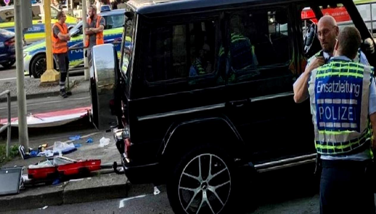 Stuttgart'ta gerçekleşen araç kazasında birçok kişi yaralandı. Güncel gelişmeler ve