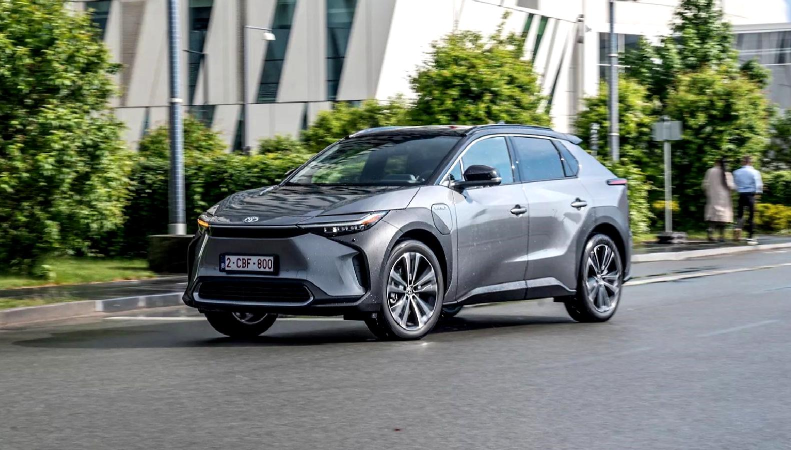 Toyota'nın ABD pazarına yeni elektrikli bZ serisi tanıtımı ve güncellemeleri