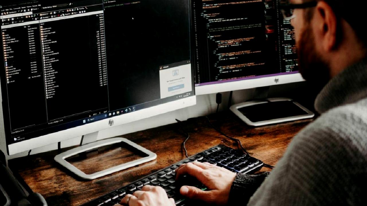 Türkiye'de yazılımcı maaşları, sektörün güncel durumu ve kariyer fırsatları hakkında