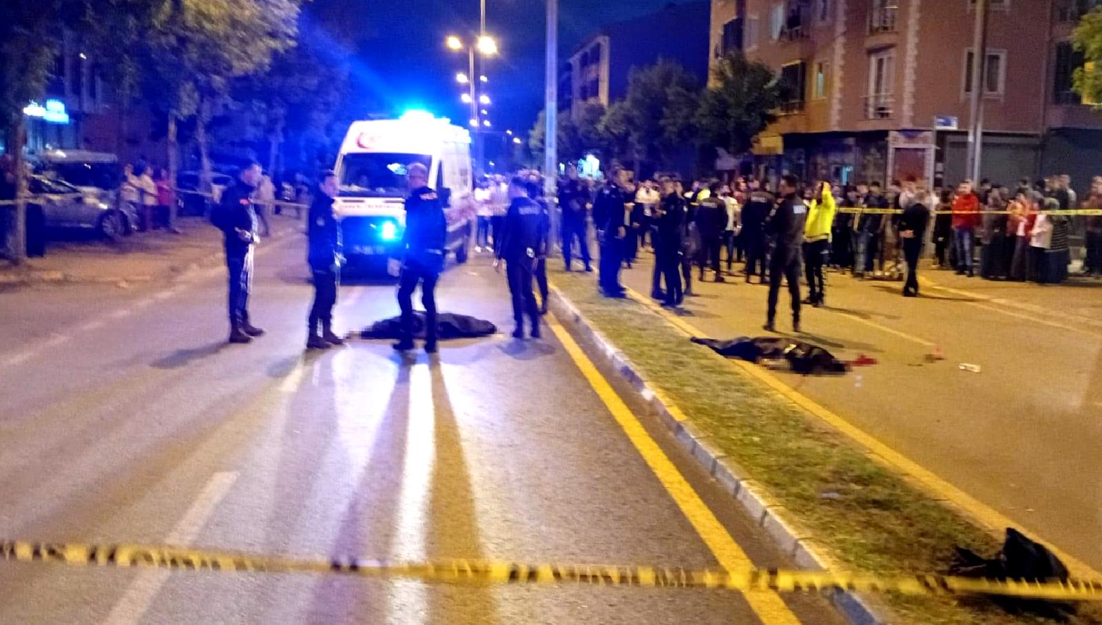 Yenimahalle Servetiye Caddesi'nde meydana gelen kazada anne ve kızına otomobil