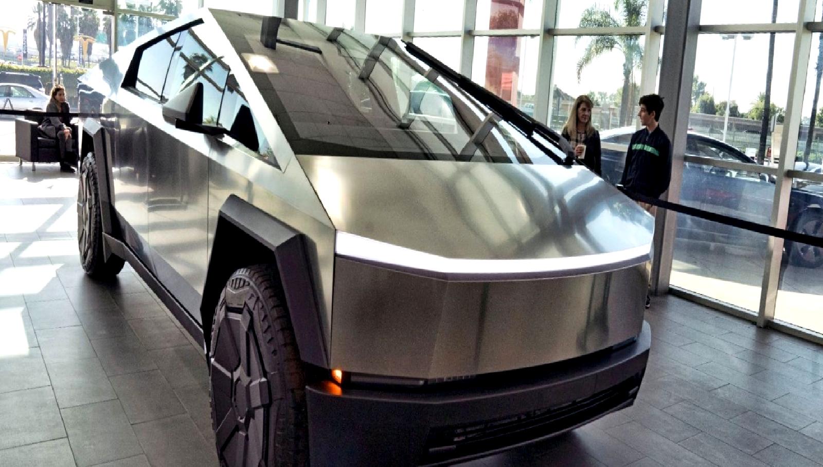 Elektrikli aracı 2 hafta şarjda bırakmak arızaya yol açtı! Uzun