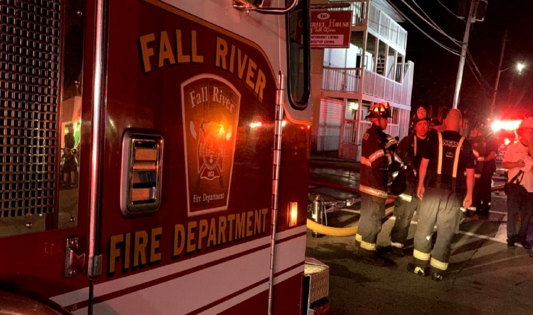 ABD’nin Massachusetts Eyaletindeki Fall River’da Trajik Yangın Felaketi ABD'nin Massachusetts eyaletindeki Fall River'da trajik yangın felaketi hakkında detaylar,