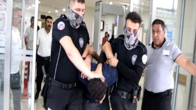 Acil serviste doktor ve güvenlik görevlisine bıçaklı saldırı: Yaralıların durumu