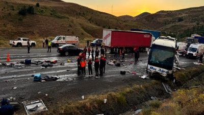 Ağrı-İzmir otobüs kazası: Olayın detayları, sebepleri ve son gelişmeler. Kazada
